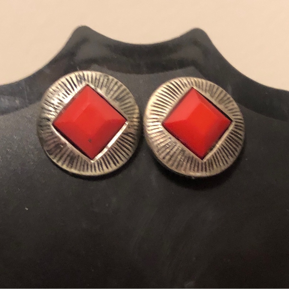 🔥5/$50🔥Red Diamond and Light Gold Tone Earrings